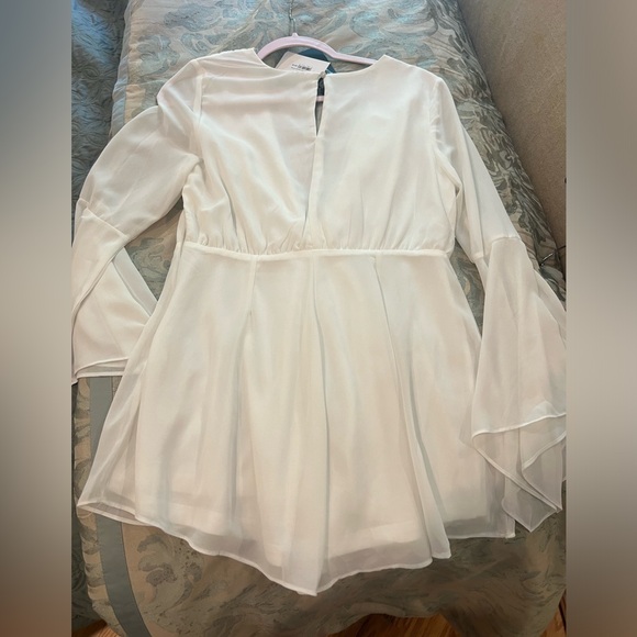 White Romper with Bell Sleeves, a Deep V Cut, and tie detailing - Picture 4 of 8